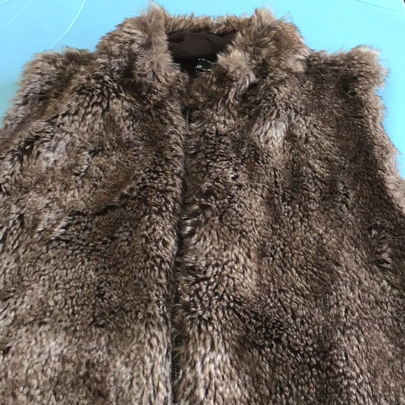 Confess Faux Vest - Picture 1 of 3